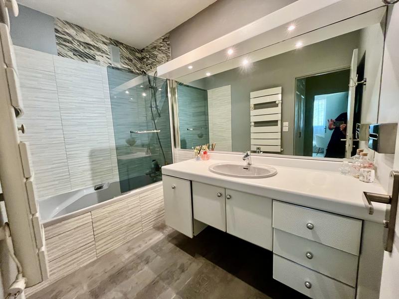 Appartement - 105 m² - 6 pièces