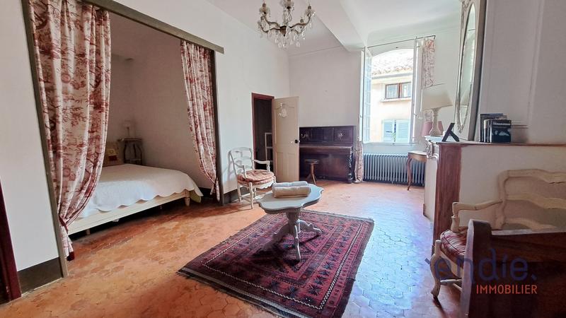 Maison - 500 m² - 10 pièces