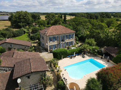 Maison - 474 m² - 16 pièces