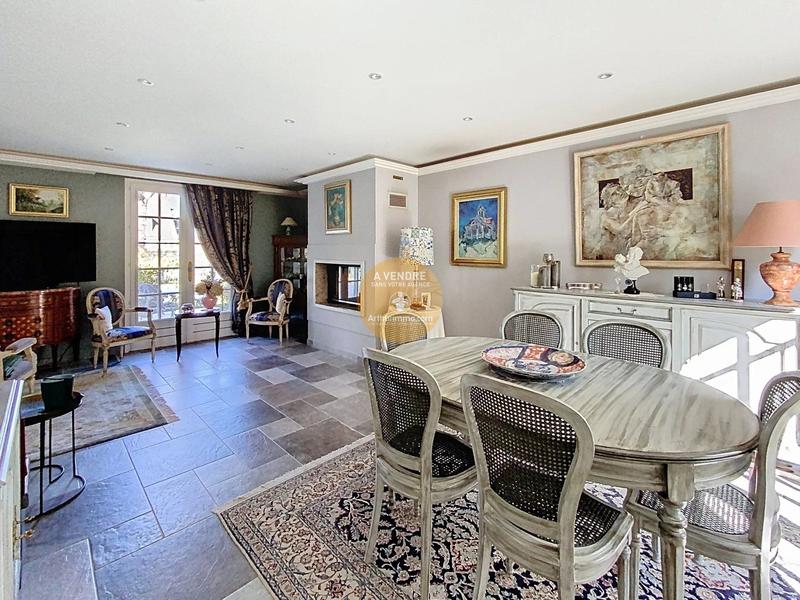 Maison - 181 m² - 7 pièces