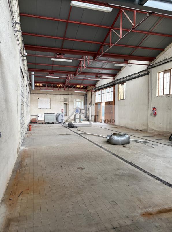 Entrepôt - 774 m²