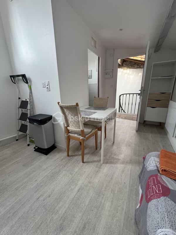 Studio - 85 m² - 4 pièces