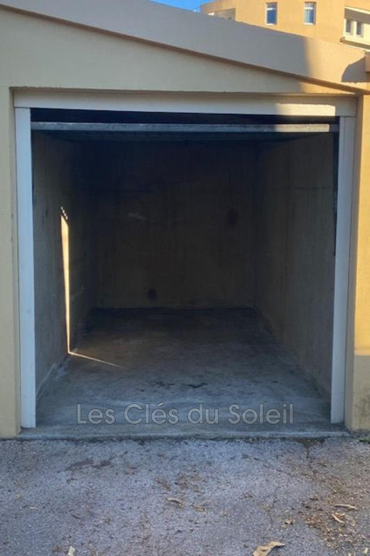 Parking / Garage - 11 m²