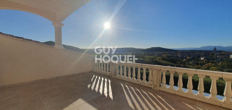 Maison - 220 m² - 7 pièces