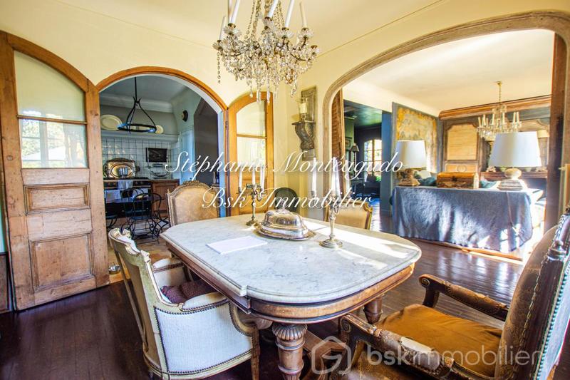 Demeure - 243 m² - 7 pièces