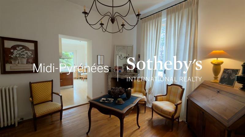 Maison de ville - 385 m² - 15 pièces