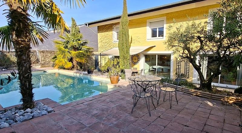 Maison - 310 m² - 8 pièces