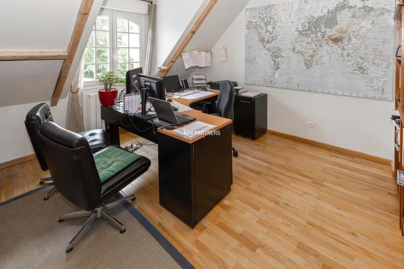 Maison - 230 m² - 8 pièces