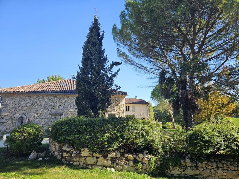 Maison - 390 m² - 11 pièces