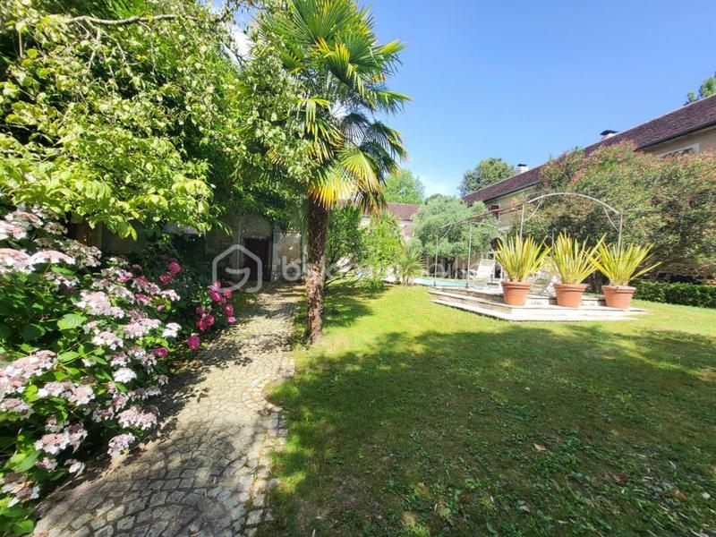 Maison - 400 m² - 10 pièces