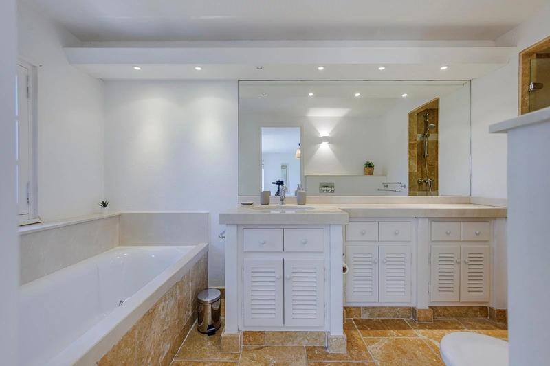 Maison - 205 m² - 6 pièces