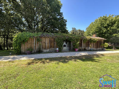 Maison traditionnelle - 282 m² - 14 pièces