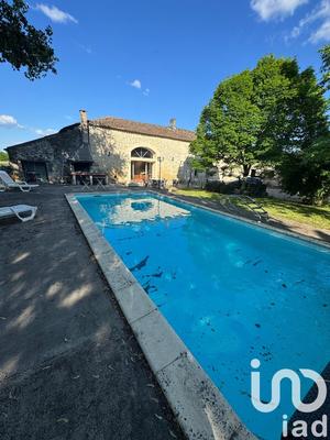 Maison - 196 m² - 5 pièces