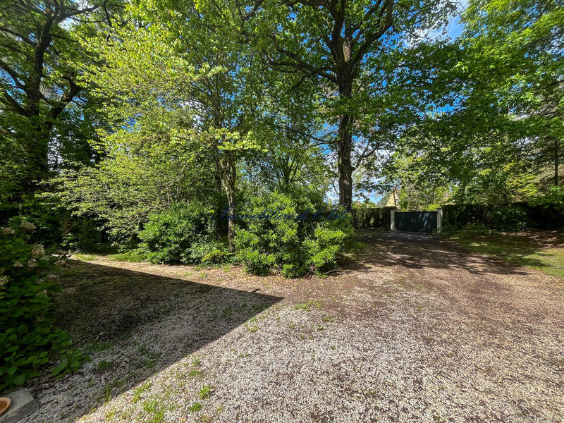 Maison - 241 m² - 8 pièces