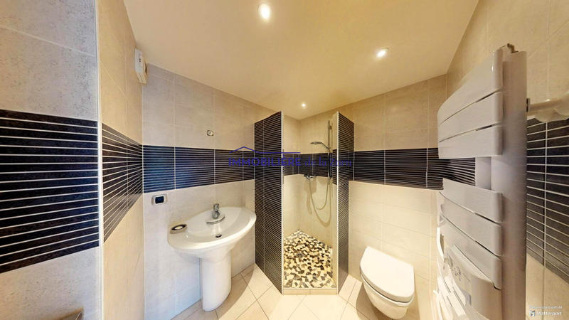 Maison - 196 m² - 8 pièces