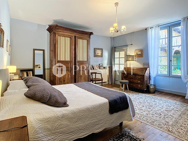 Maison - 424 m² - 14 pièces