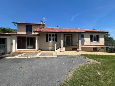 Maison de village - 296 m² - 10 pièces