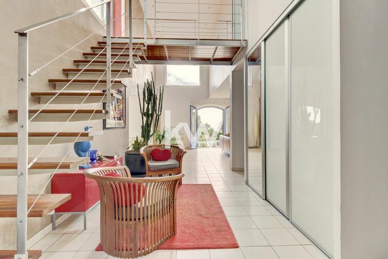 Maison - 230 m² - 8 pièces