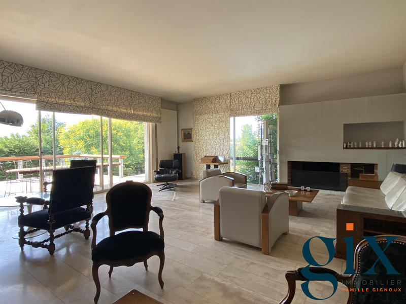 Maison - 317 m² - 11 pièces