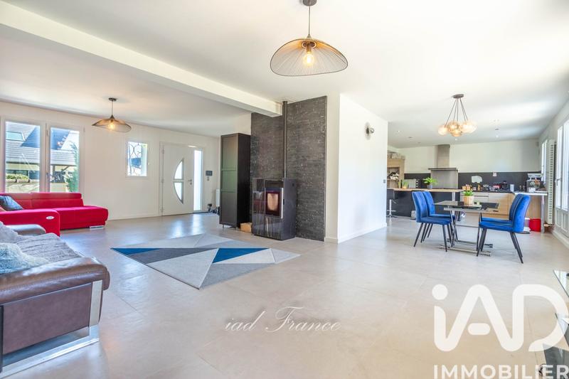 Maison - 230 m² - 8 pièces