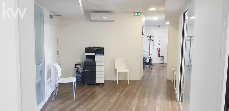 Bureau - 451 m² - 18 pièces