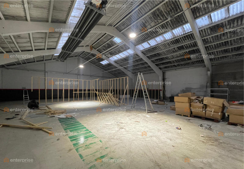 Local d'activité / Entrepôt - 1 315 m²