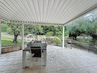 Maison - 230 m² - 9 pièces