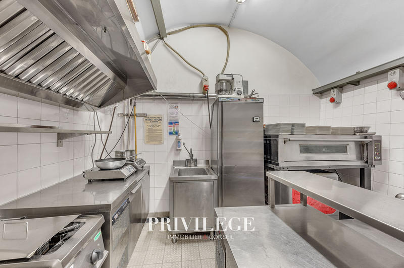 Fonds de commerce - Magasins - 95 m²