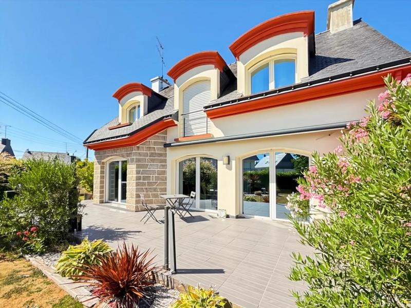 Maison - 140 m² - 8 pièces