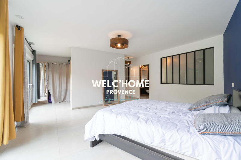 Maison - 235 m² - 7 pièces