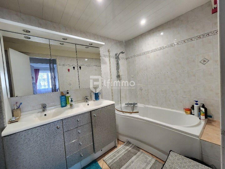 Appartement - 94 m² - 5 pièces