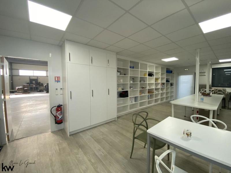 Local commercial - 2 438 m²