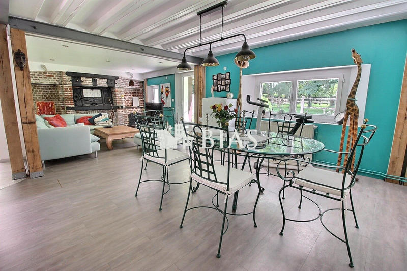 Maison - 220 m² - 6 pièces