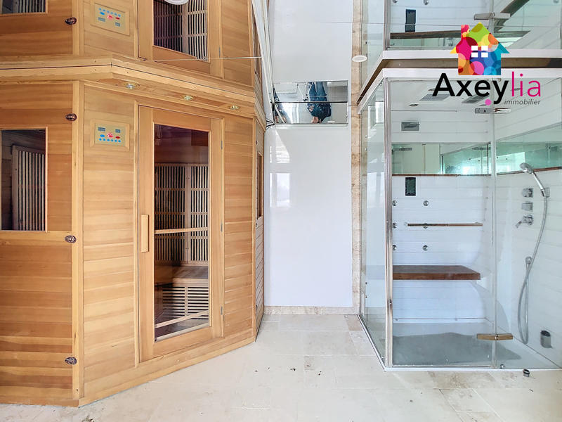 Maison - 250 m² - 5 pièces