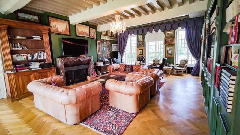 Château - 1 242 m² - 20 pièces