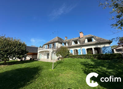 Maison - 260 m² - 7 pièces