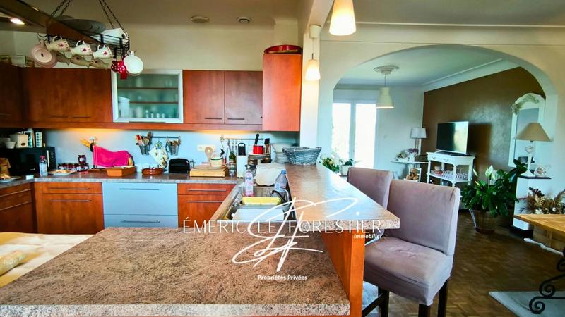 Maison - 240 m² - 10 pièces