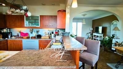 Maison - 240 m² - 10 pièces