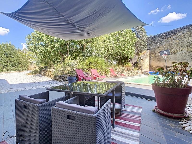 Maison - 463 m² - 9 pièces