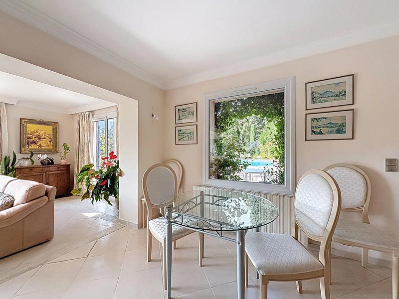 Maison - 231 m² - 7 pièces