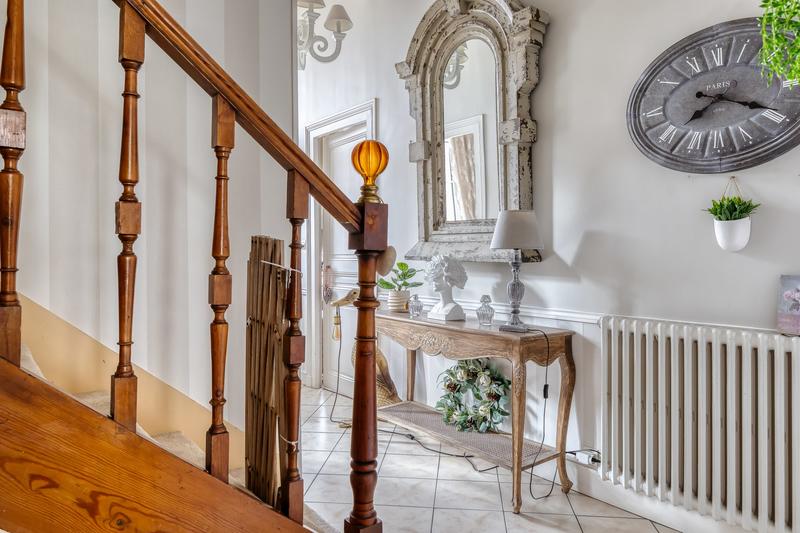 Maison - 233 m² - 12 pièces