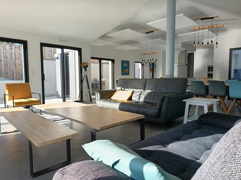 Maison - 230 m² - 9 pièces