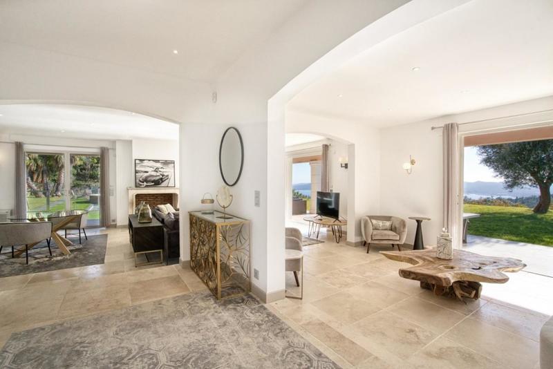 Villa - 303 m² - 6 pièces