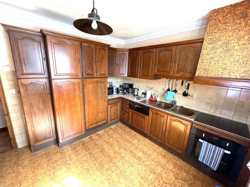 Maison - 270 m² - 11 pièces