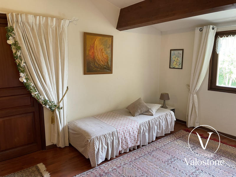 Maison traditionnelle - 206 m² - 7 pièces