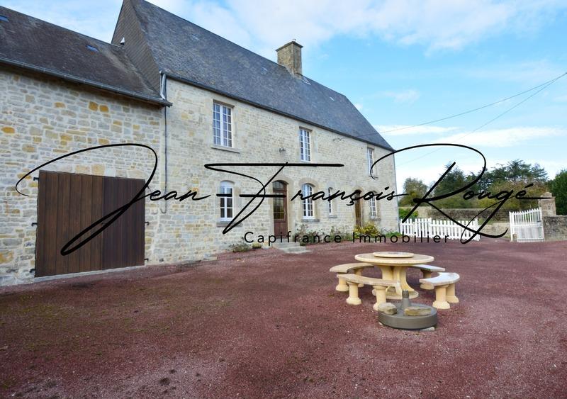 Maison - 290 m² - 9 pièces