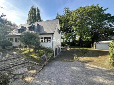 Maison - 182 m² - 9 pièces