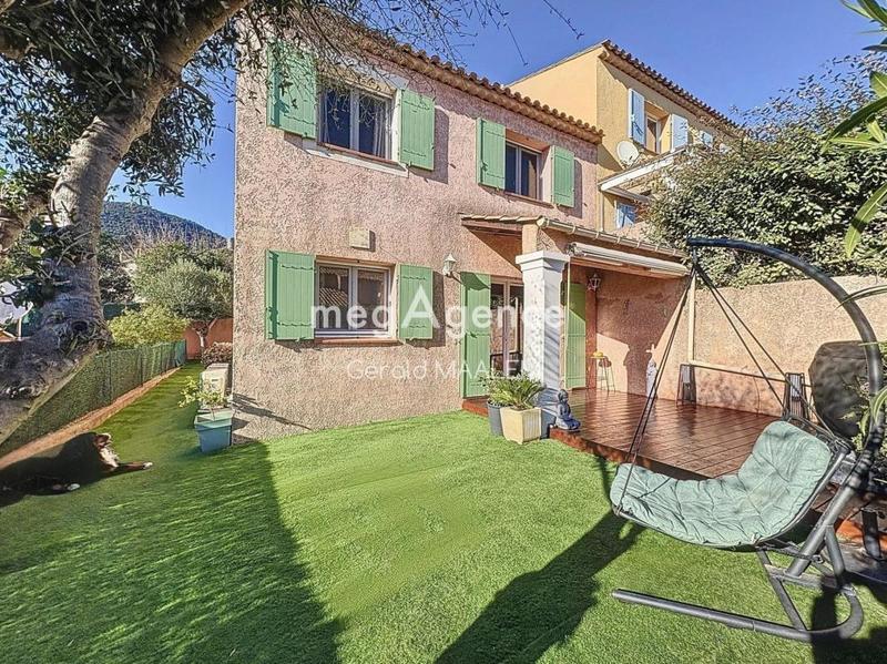 Maison - 90 m² - 5 pièces