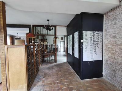 Maison - 212 m² - 7 pièces