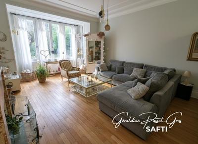 Maison - 220 m² - 8 pièces